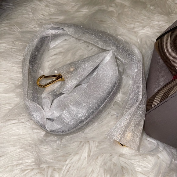 Burberry tote - Picture 5 of 9